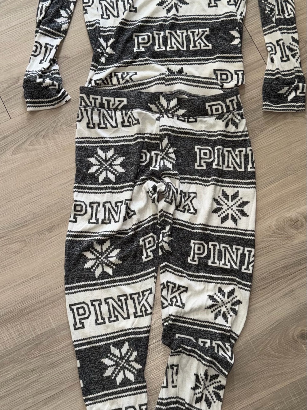 PINK Victoria's Secret Black & White Patterned Lounge